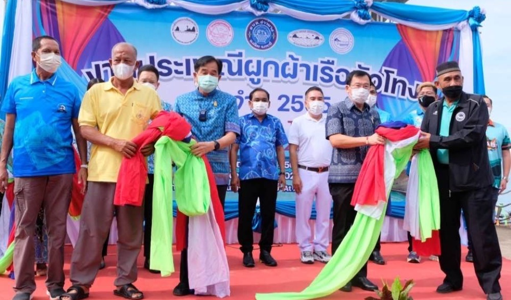 ประเพณีผูกผ้าเรือหัวโทง