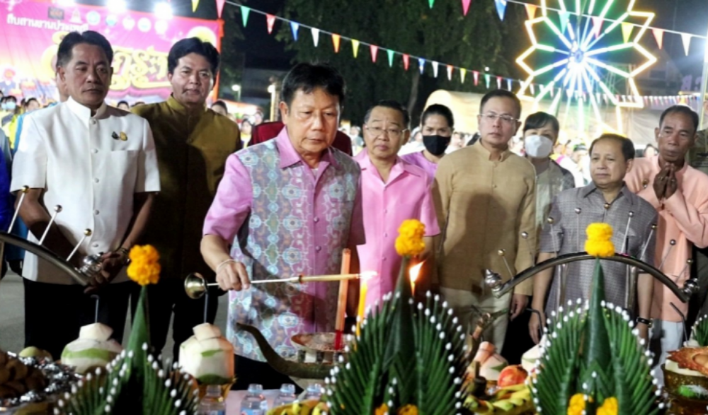 ประเพณีลอยกระทงและแข่งขันเรือยาววิถีโค้งลำน้ำกุดป่อง เทศบาลเมืองเลย