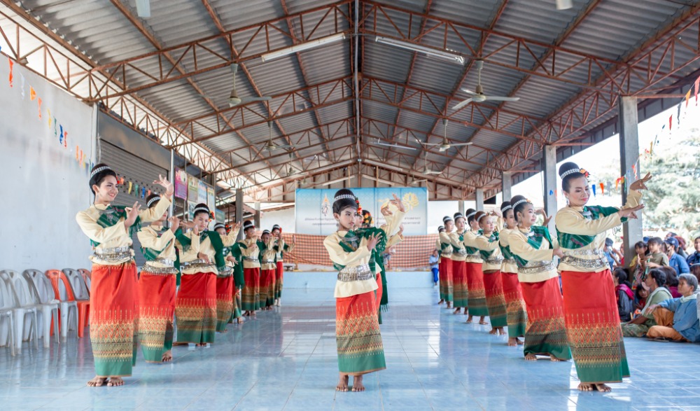 ประเพณีแห่ปราสาทต้นเงินเข้าวัดทำบุญ หลังเทศกาลออกพรรษา (ประเพณีเดิมผกา)