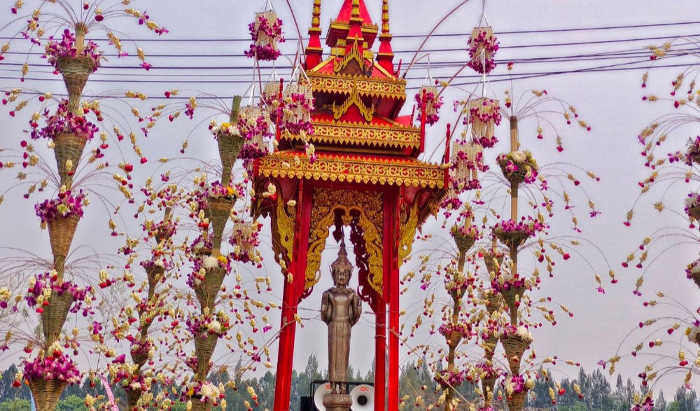 ประเพณีแห่บุษบกหามพระ ยกธงสงกรานต์ ของชุมชนบ้านพุน้ำร้อน