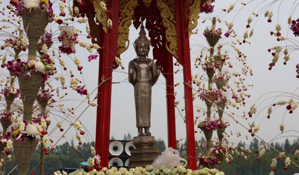 ประเพณีแห่บุษบกหามพระ ยกธงสงกรานต์ ของชุมชนบ้านพุน้ำร้อน