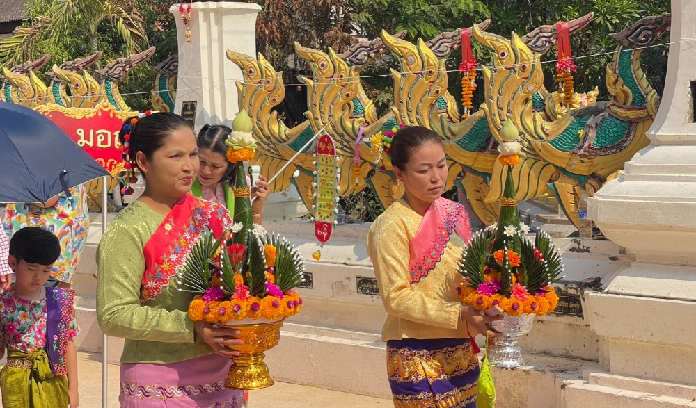 ประเพณีแห่หงส์ธงตะขาบ