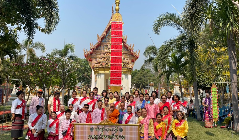 ประเพณีแห่หงส์ธงตะขาบ