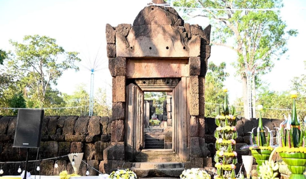 พิธีบวงสรวงปราสาทธาตุนางพญา