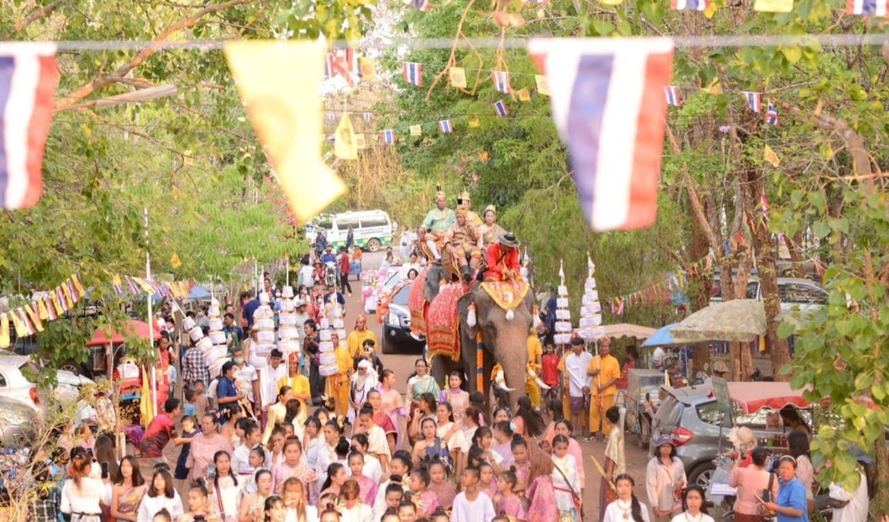งานประเพณี กินข้าวปุ้น  เอาบุญผะเหวด  ฟังเทศน์มหาชาติ วัดวังมะกรูด วังท่าช้าง กบินทร์บุรี