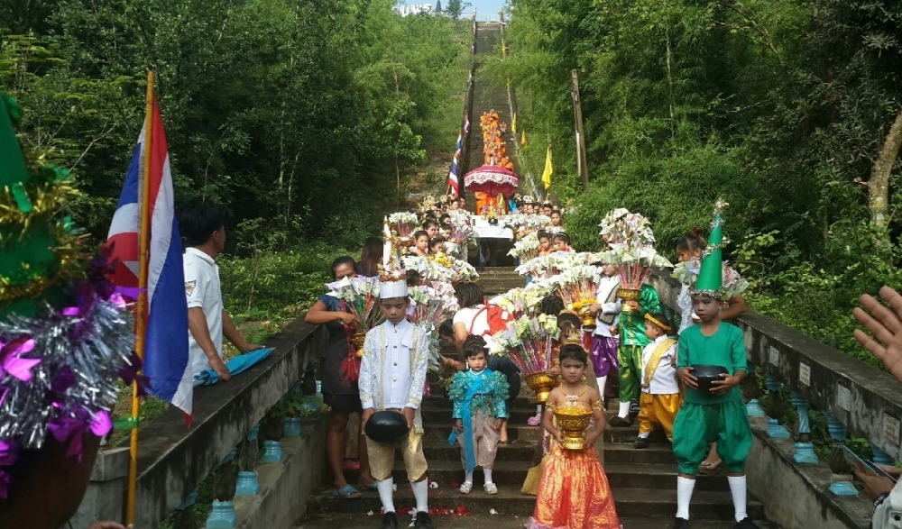 ประเพณีตักบาตรเทโว วัดเขาวงจินดาราม