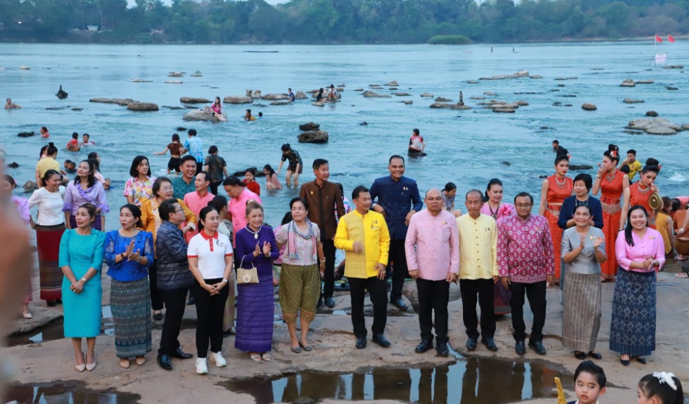 งานมหาสงกรานต์แก่งสะพือ World Songkran Festival จังหวัดอุบลราชธานี