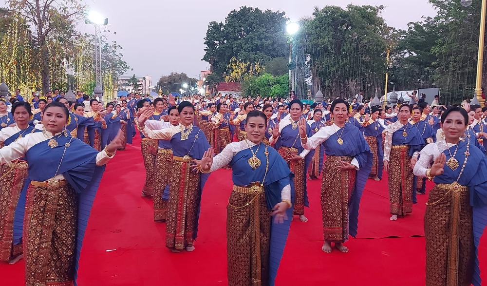 พิธีรำถวายพุทธบูชาหลวงพ่อโสธร ในงานประเพณีอัญเชิญหลวงพ่อโสธรขึ้นจากแม่น้ำบางปะกง ประจำปี ๒๕๖๗