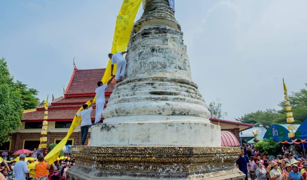 งานประจำปี ปิดทองไหว้พระ - ห่มผ้าพระบรมธาตุ