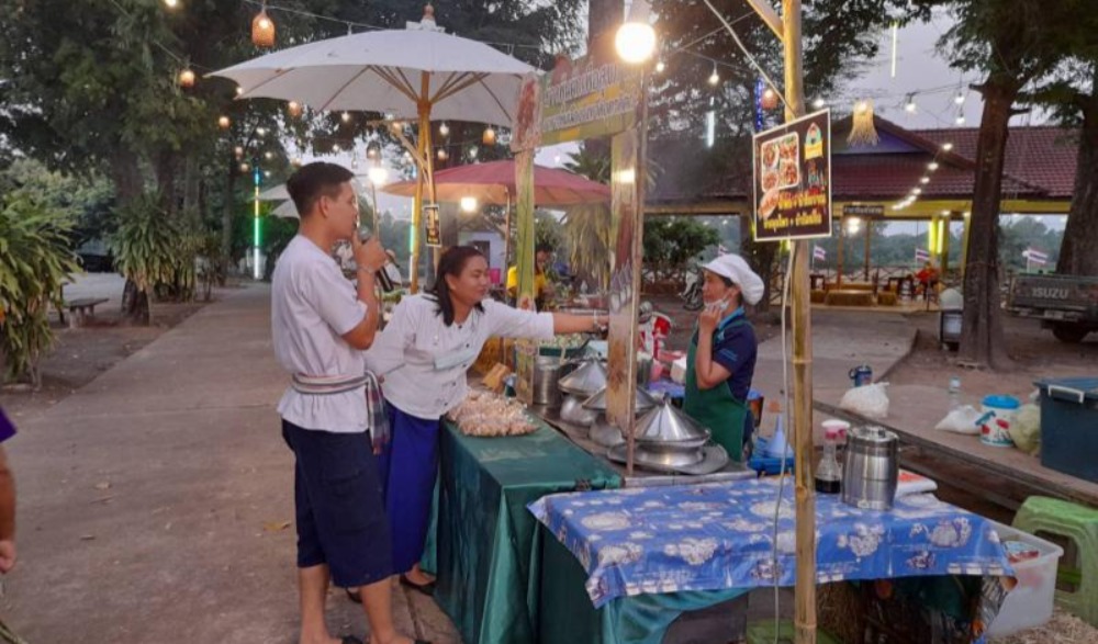 งานเทศกาลกินปลากินไข่ ชมแพไฟ จังหวัดอุตรดิตถ์