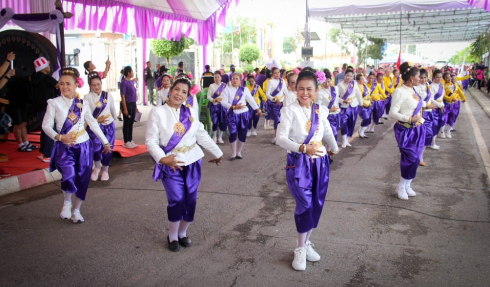 งานประเพณีแข่งขันเรือยาวชิงถ้วยพระราชทาน ประจำจังหวัดสมุทรสาคร