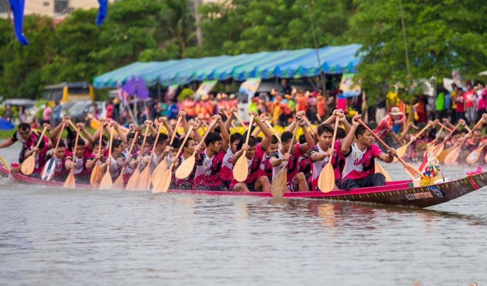 งานประเพณีแข่งขันเรือยาวชิงถ้วยพระราชทาน ประจำจังหวัดสมุทรสาคร
