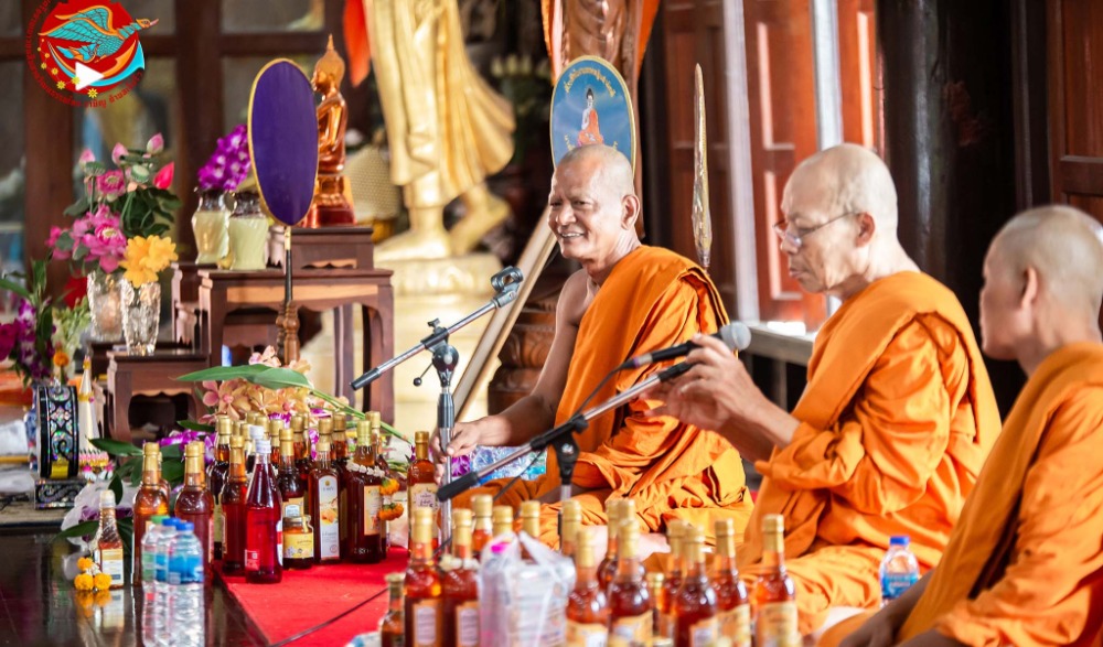 ประเพณีตักบาตรน้ำผึ้ง