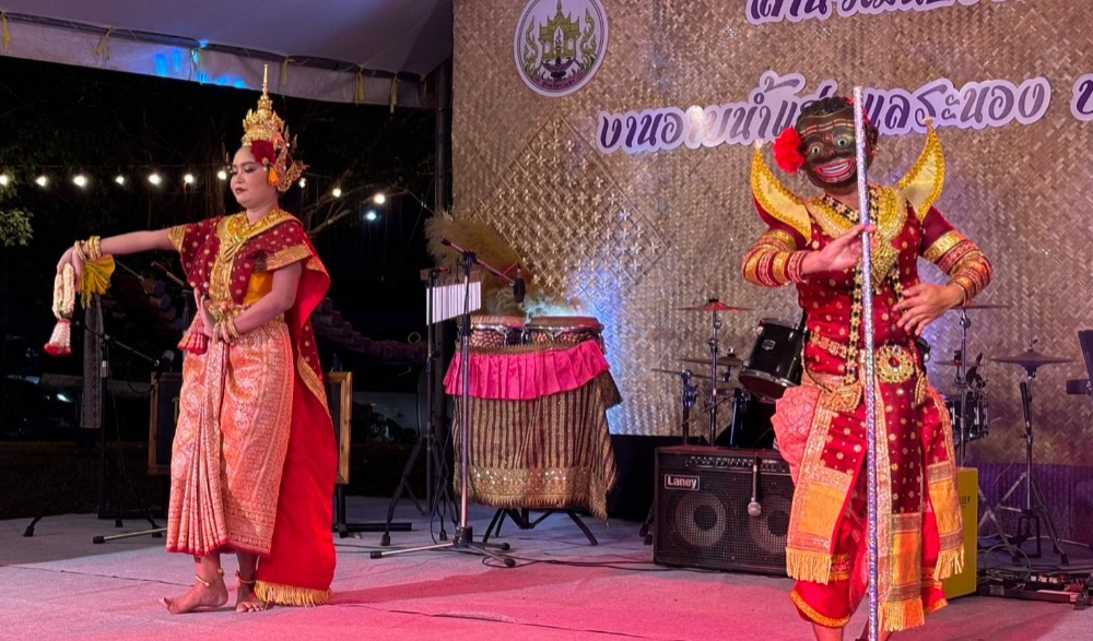 ลานวัฒนธรรมสร้างสุข การแสดงเรื่อง รจนาเสี่ยงพวงมาลัย