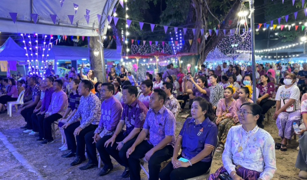 ลานวัฒนธรรมสร้างสุข การแสดงเรื่อง รจนาเสี่ยงพวงมาลัย