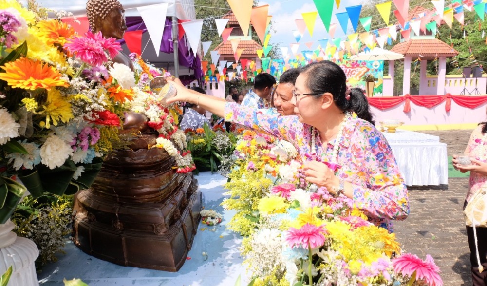 พิธีเปิดงานสืบสานประเพณีมหาสงกรานต์ สรงน้ำพระ รดน้ำขอพรผู้สูงอายุ ประจำปี ๒๕๖๗