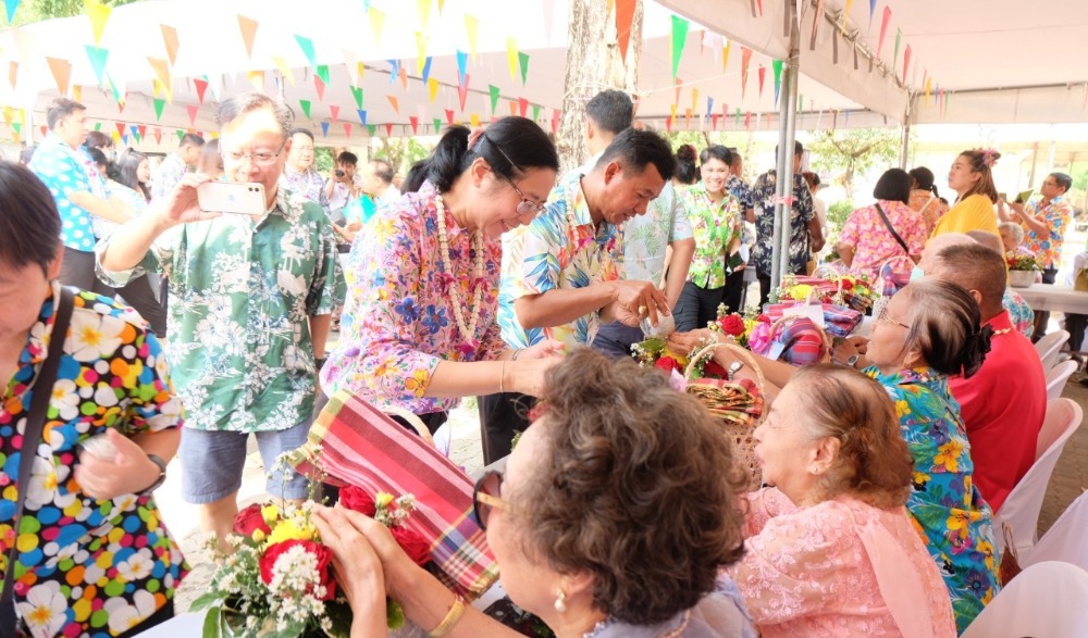 พิธีเปิดงานสืบสานประเพณีมหาสงกรานต์ สรงน้ำพระ รดน้ำขอพรผู้สูงอายุ ประจำปี ๒๕๖๗