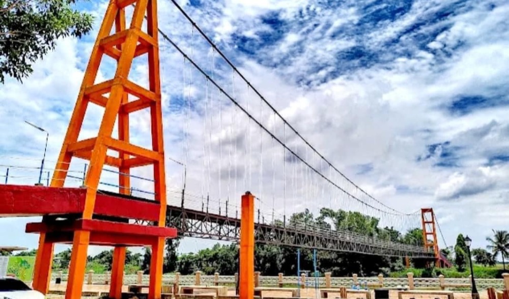งานประเพณีแห่พระทางน้ำและแข่งเรือยาวชิงถ้วยพระราชทาน ประจำปี พ.ศ. ๒๕๖๗
