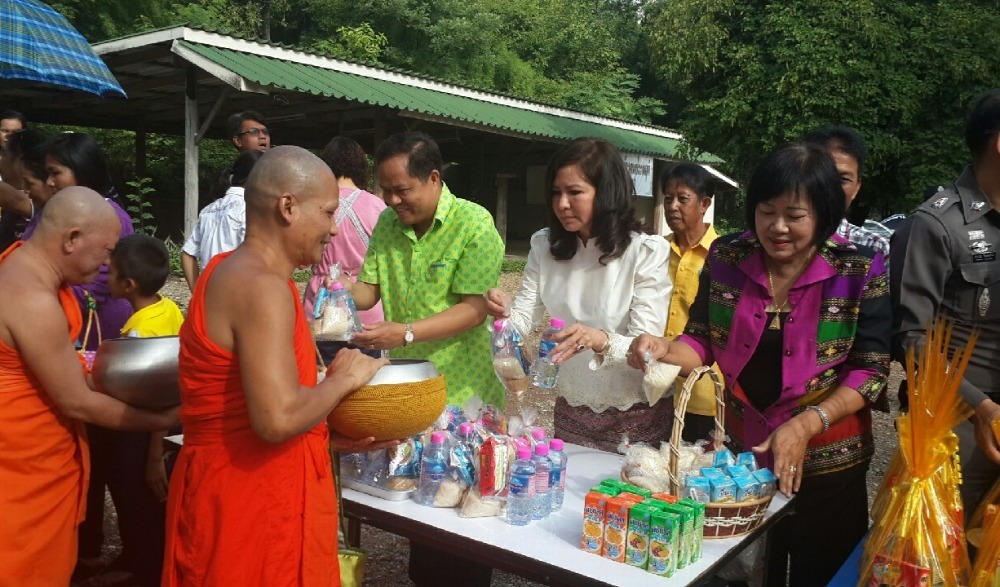 ประเพณีตักบาตรเทโว วัดเขาวงจินดาราม