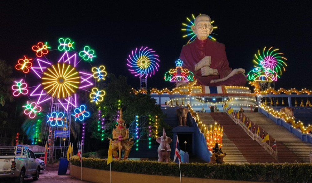 ประเพณีลอยกระทงและทอดกฐินสามัคคีวัดสระลงเรือ
