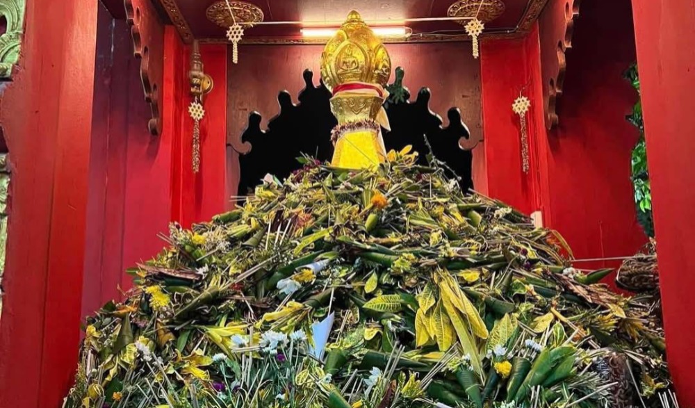 ประเพณีเดือน ๘ เข้า เดือน ๙ ออก ใส่ขันดอกสะดือเมืองเชียงราย