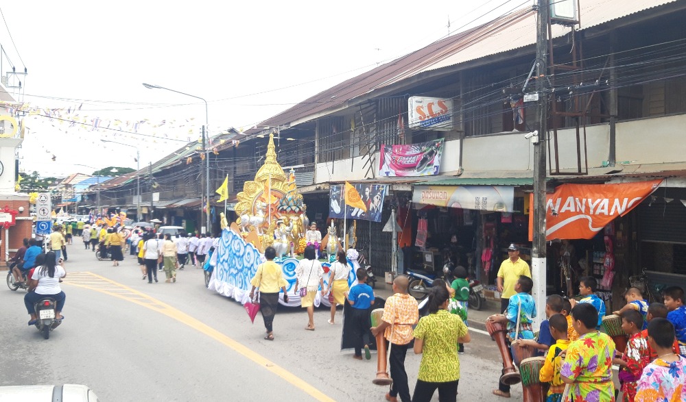 งานแห่เทียนพรรษา อำเภอทับสะแก ประจำปี 2568