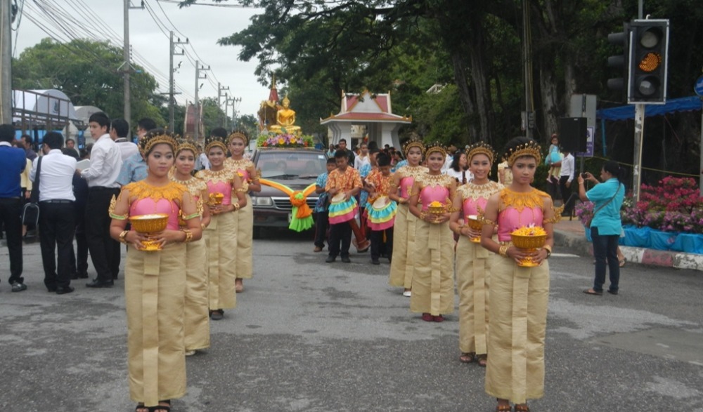 งานประเพณีตักบาตรเทโวเขาช่องกระจก ประจำปี 2568