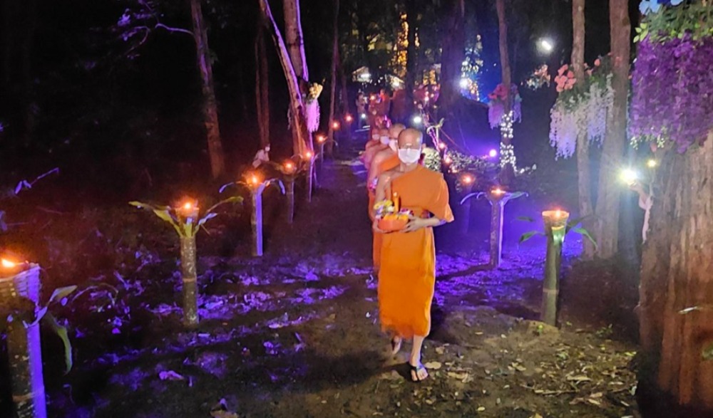 วางผางประทีป ๑๐,๐๐๐ ดวง วัดท่าขนุน เนื่องในวันสำคัญทางพระพุทธศาสนา วันมาฆบูชา