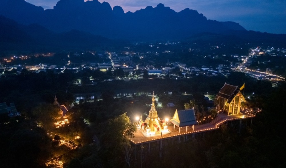 วางผางประทีป ๑๐,๐๐๐ ดวง วัดท่าขนุน เนื่องในวันสำคัญทางพระพุทธศาสนา วันมาฆบูชา