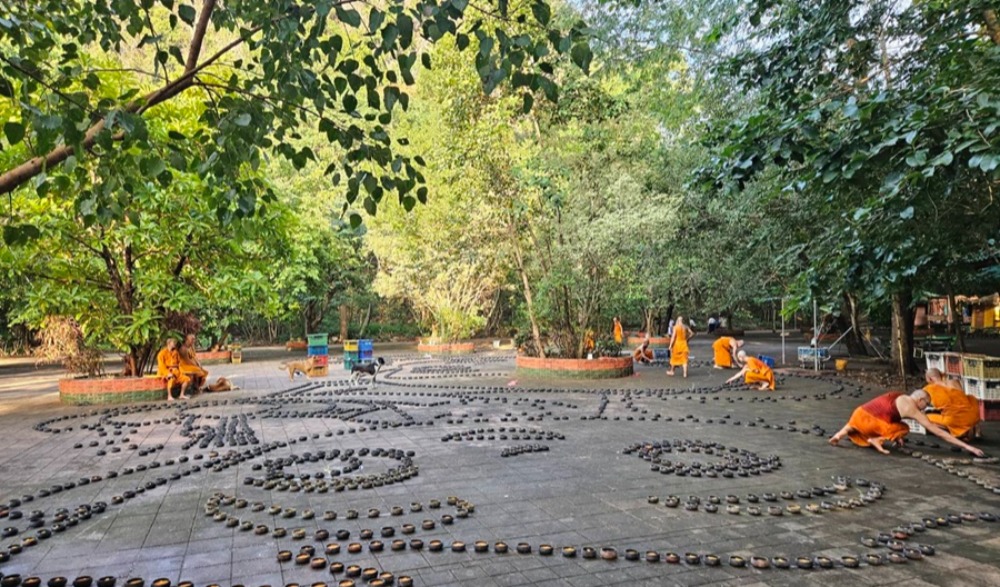 วางผางประทีป ๑๐,๐๐๐ ดวง วัดท่าขนุน เนื่องในวันสำคัญทางพระพุทธศาสนา วันมาฆบูชา