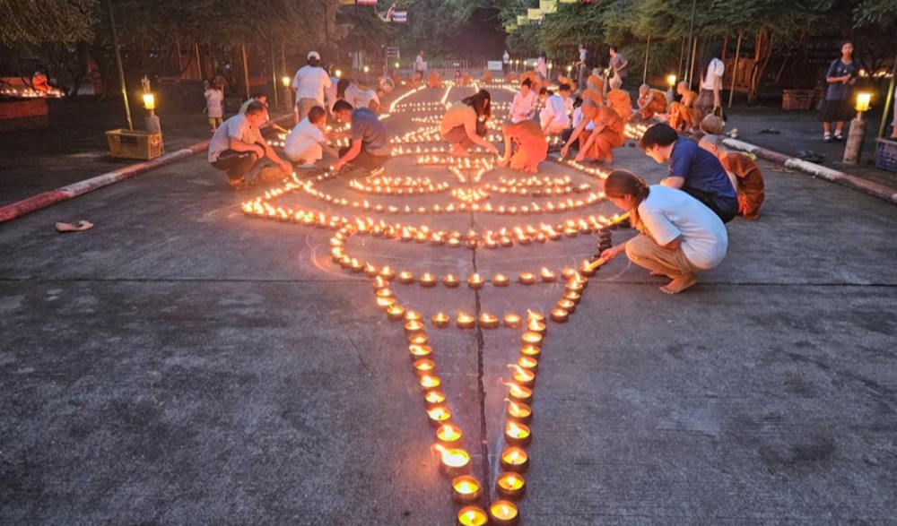 วางผางประทีป ๑๐,๐๐๐ ดวง วัดท่าขนุน เนื่องในวันสำคัญทางพระพุทธศาสนา วันมาฆบูชา