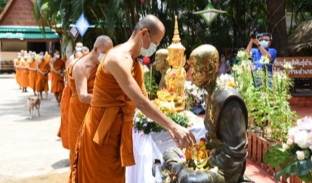 งานประเพสรงน้ำพระพุทธรูปทองคำวัดท่าขนุน