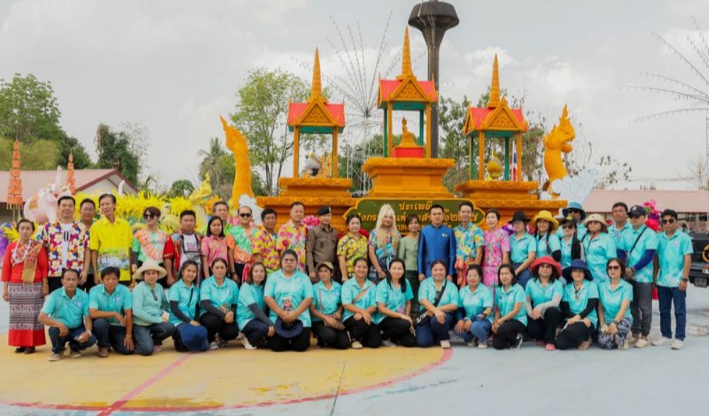 งานประเพณีสงกรานต์ แห่ปราสาทผึ้งของ อำเภอหนองปรือ