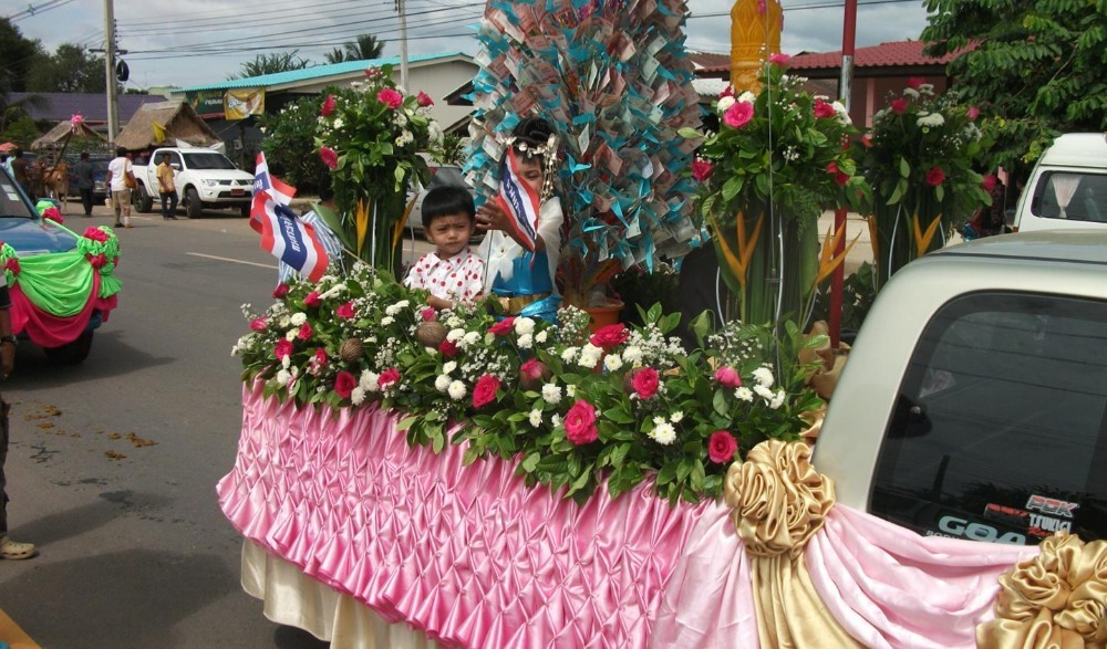 งานแห่เทียนพรรษา วัดหนองกระทุ่ม  อำเภอบ่อพลอย