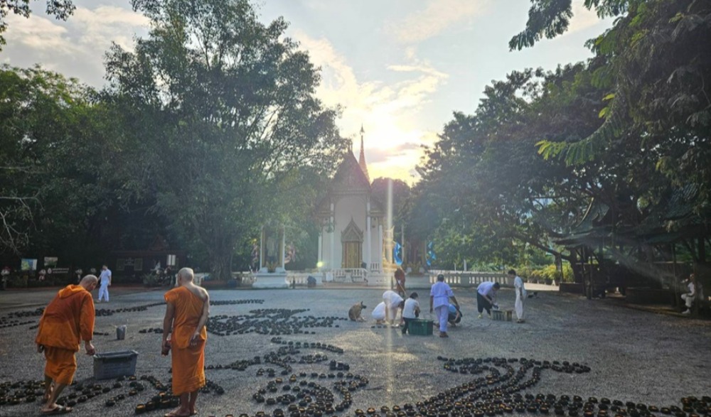 วางผางประทีป ๑๐,๐๐๐ ดวง วัดท่าขนุน เนื่องในวันสำคัญทางพระพุทธศาสนา วันอาสาฬหบูชา