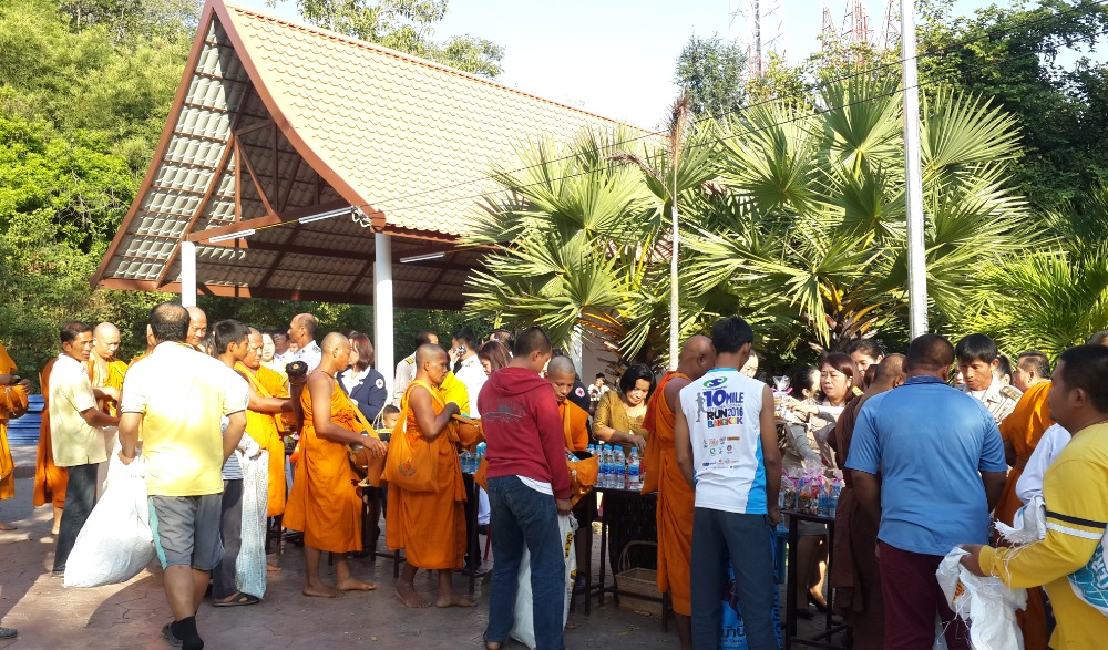 ประเพณีตักบาตรเทโววัดเขาวงจินดาราม
