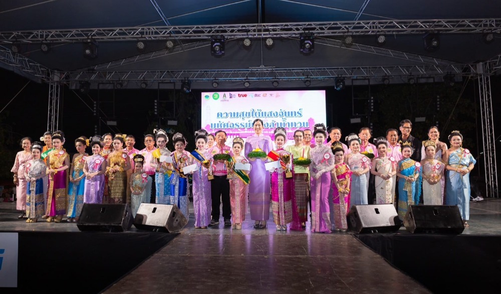 ประเพณีลอยกระทงความสุขใต้แสงจันทร์มหัศจรรย์แห่งลำน้ำทวน