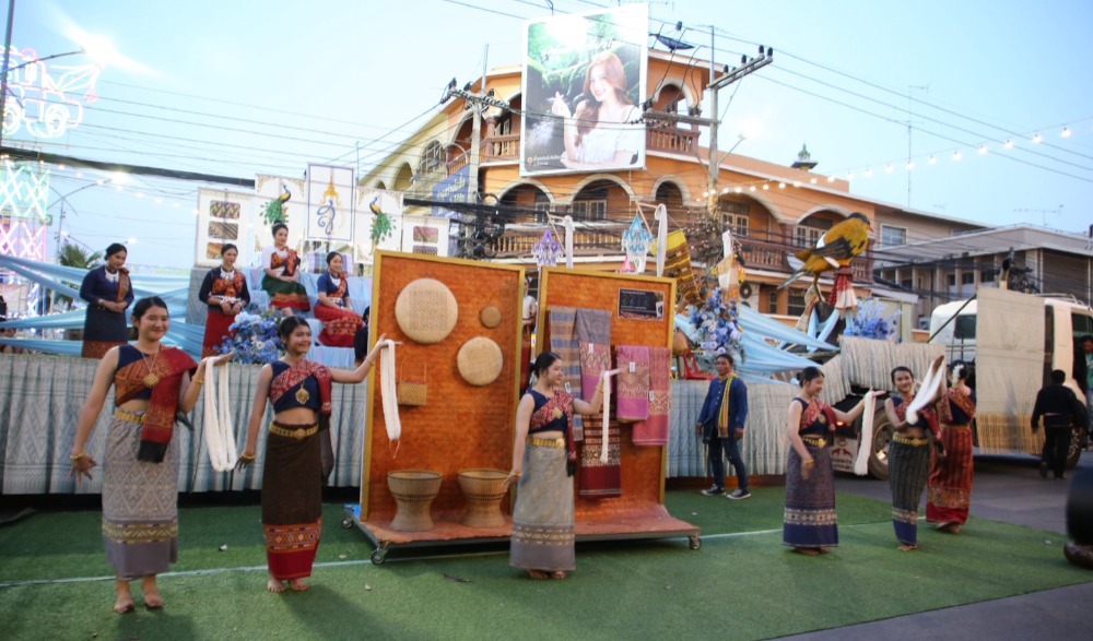 งานมหกรรมหุ่นฟางนกจังหวัดชัยนาทและงานกาชาดจังหวัดชัยนาท ประจำปี 2569