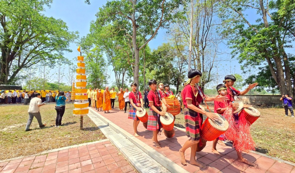 สักการะพระธาตุเมืองพิณ สรงกู่ บูชาไฟ อำเภอนากลาง จังหวัดหนองบัวลำภู