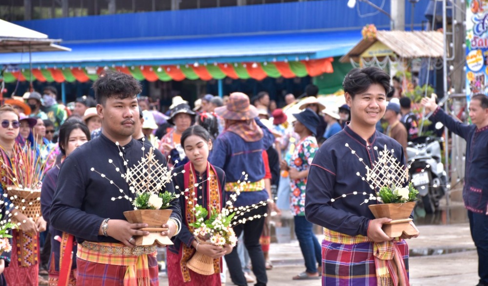 งานประเพณีสงกรานต์ อนุรักษ์วัฒนธรรมสืบสานวิถีชีวิต  อัตลักษณ์ ภูมิปัญญา กลุ่มชาติพันธุ์ลาวเวียงเนินขาม ประจำปีงบประมาณ พ.ศ. ๒๕๖๙