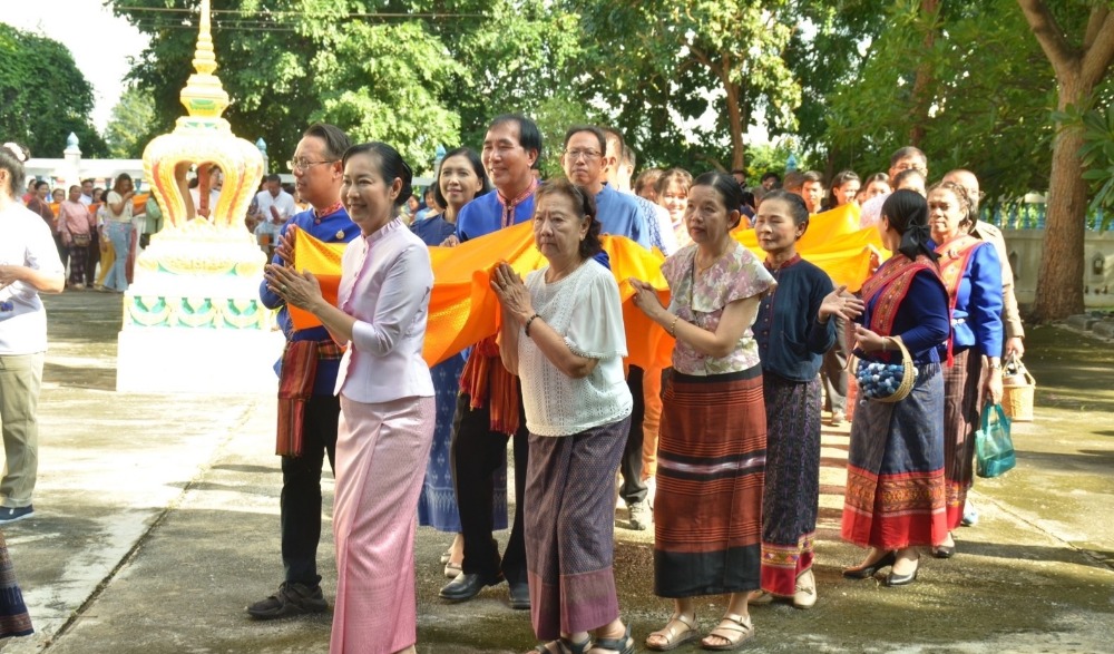 งานประเพณีตักบาตรเทโว วัดเขาดีสลัก
