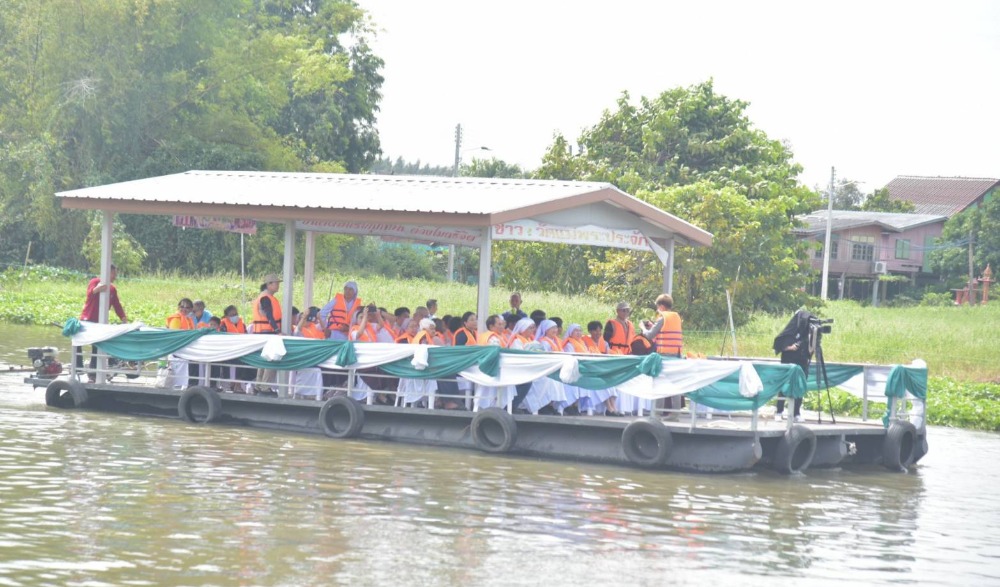 งานประเพณีแห่แม่พระทางสายน้ำ