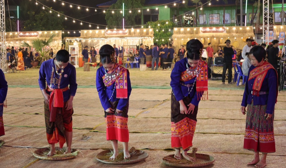งานอนุรักษ์สืบสานประเพณีตำข้าวเม่า วิถีชาวบ้านโข้ง