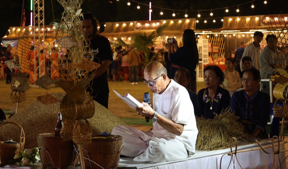 งานอนุรักษ์สืบสานประเพณีตำข้าวเม่า วิถีชาวบ้านโข้ง