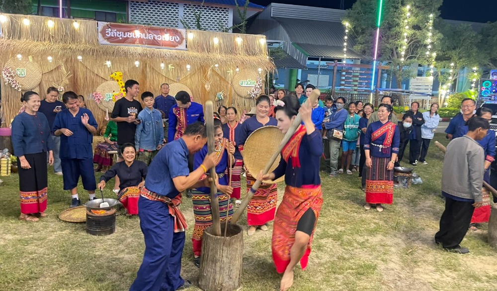 งานอนุรักษ์สืบสานประเพณีตำข้าวเม่า วิถีชาวบ้านโข้ง
