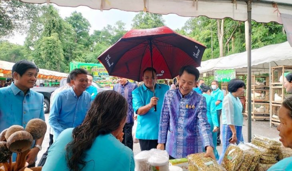 งานเทศกาลเที่ยวหอยหิน กินลำไย ไหว้หลวงปู่ขาว ประจำปี 2569