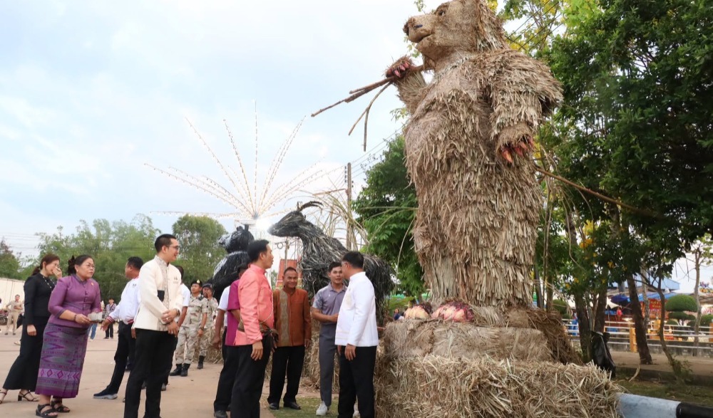 งานประเพณีหุ่นฟางอ้อย อำเภอหนองหิน