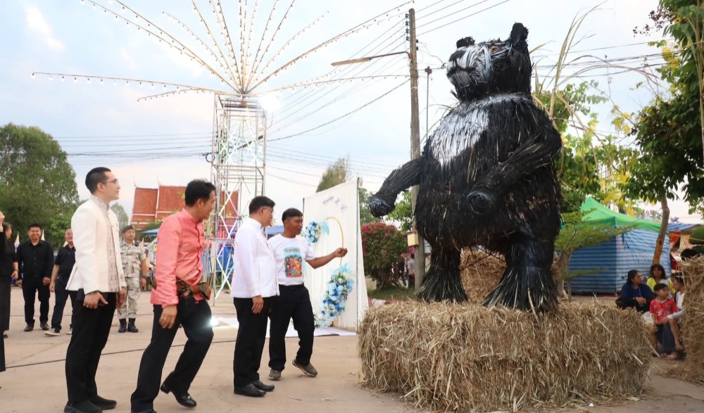 งานประเพณีหุ่นฟางอ้อย อำเภอหนองหิน