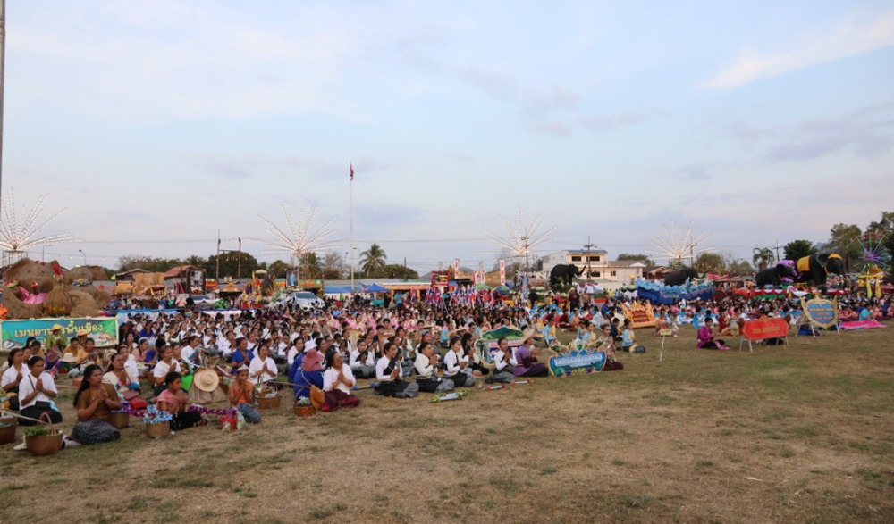 งานประเพณี "พญาช้าง-นางผมหอม"